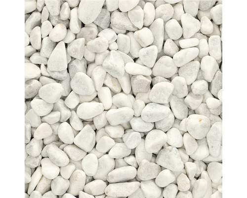 Witte decoratieve kiezels als strooimateriaal voor de tuin