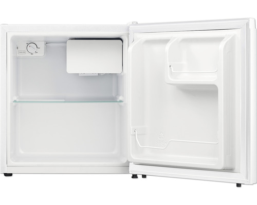 Open, lege minikoelkast met glazen plank