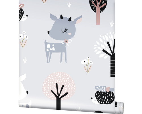Behang met kinderlijk bosdiermotief.