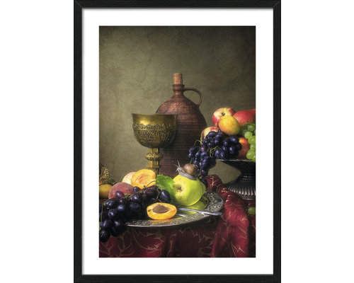 Stilleven met fruit, beker, kruik en slak in lijst