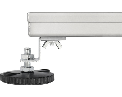 Detailopname van een machinettafel met verstelbare voet