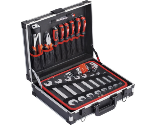 Open gereedschapskoffer met moersleutels, schroevendraaiers, tangen en inbussleutels