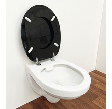 Wandcloset met diepe spoeling, open spoelrand en toiletzitting