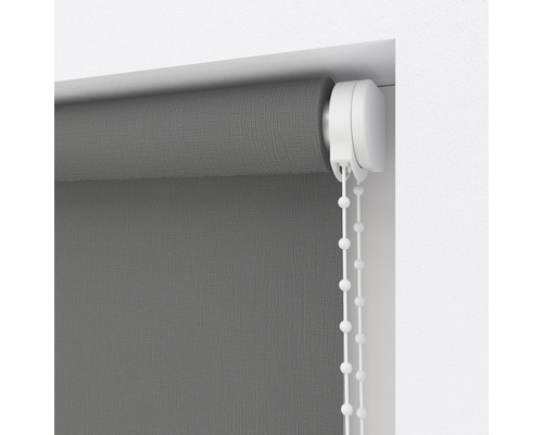 Grijs rolgordijn met kettingbediening op het raam