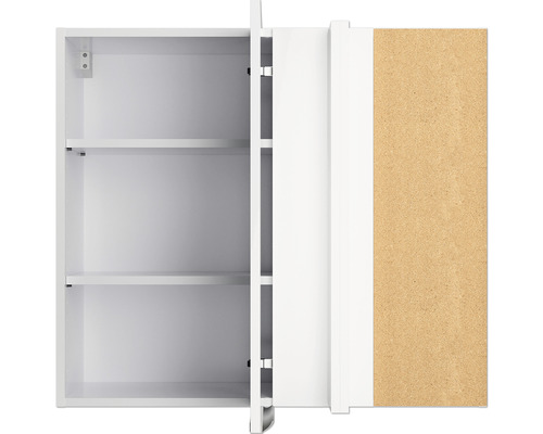 Open witte badkamerkast met planken