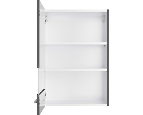 Open wandkast met legplanken voor opslag