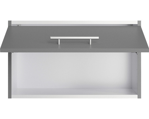 Open hangkast met zilverkleurige handgreep