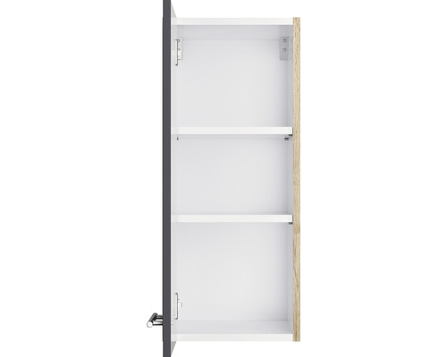 Open badkamerkast met legplanken