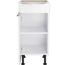 Witte keukenonderkast met een open deur en twee planken