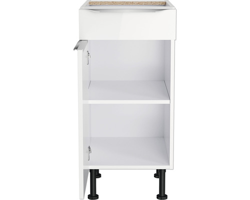 Witte keukenonderkast met een open deur en twee planken