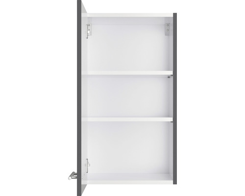 Open hangkast met legplanken voor badkameropslag