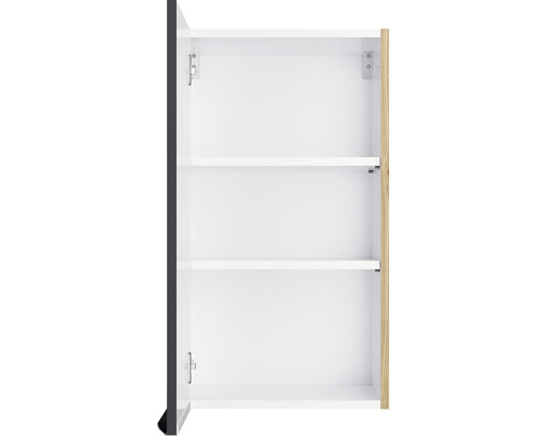 Open hoge kast met drie planken