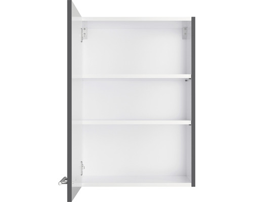 Open badkamerkast met drie planken voor het opbergen van badkamerartikelen