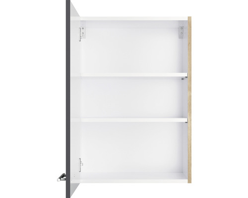 Open witte hangkast met drie planken