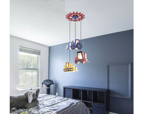 Kinderkamer met hanglamp met bouwvoertuigmotief