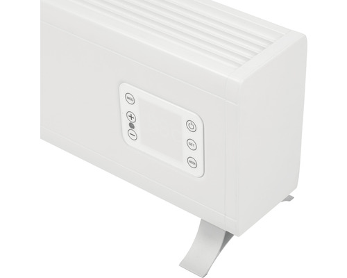 Detailweergave van een witte radiator met digitaal bedieningspaneel