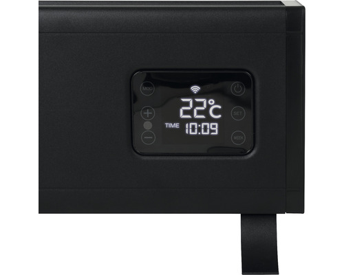 Detail van een elektrische verwarming met een digitaal display dat de temperatuur en instellingen weergeeft