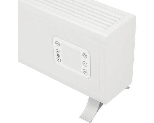 Detailopname van een witte radiator met digitaal bedieningspaneel