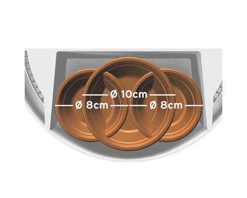 Drie bruine schotels, twee met een diameter van acht centimeter en één met een diameter van tien centimeter