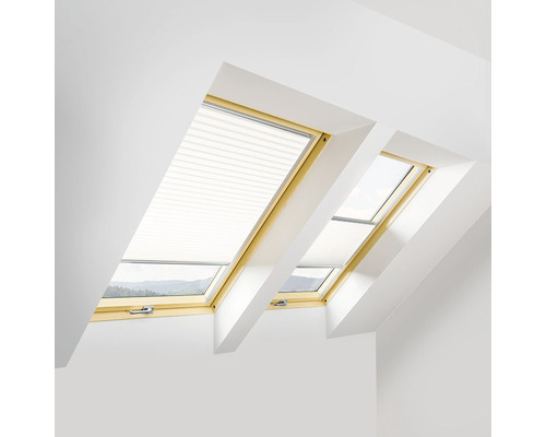 FAKRO Plissé lichtdoorlatend handbediend APS/A I 55/78 651 wit Twee dakramen met jaloezieën in het interieur