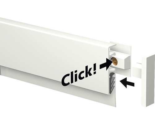Montage van een plint met kliksysteem.