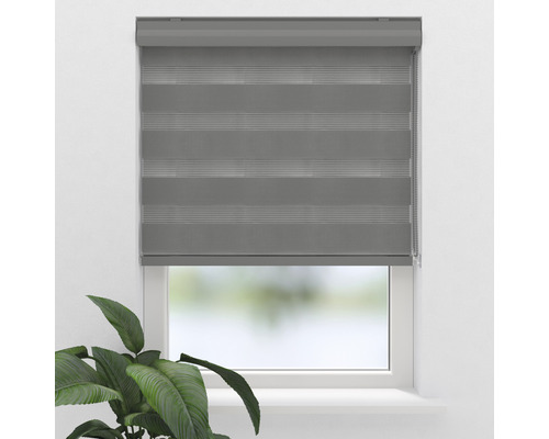 Grijs duo rolgordijn voor het raam voor lichtregeling