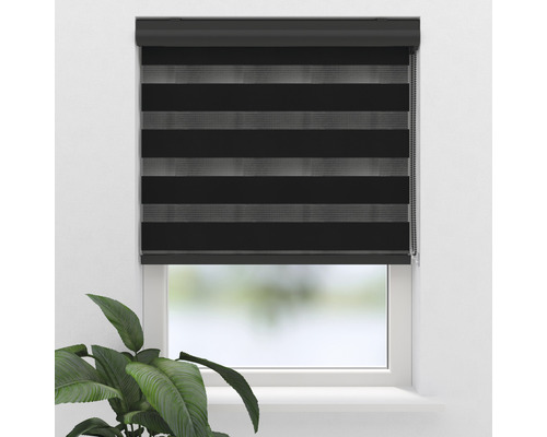 Raam met zwart rolgordijn voor raamdecoratie en privacy