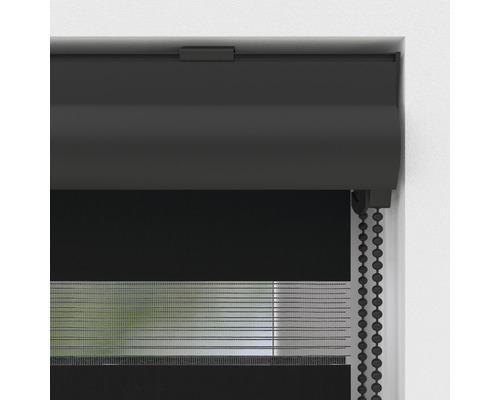 Close-up van een zwarte duo rolgordijn voor raam lichtregeling.