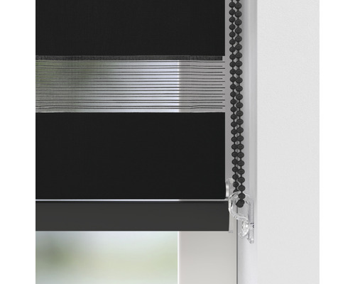 Detailopname van een rolgordijn met kettingbediening voor raamdecoratie en lichtregeling