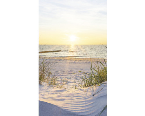 Zonsopgang op het strand met duin en zee