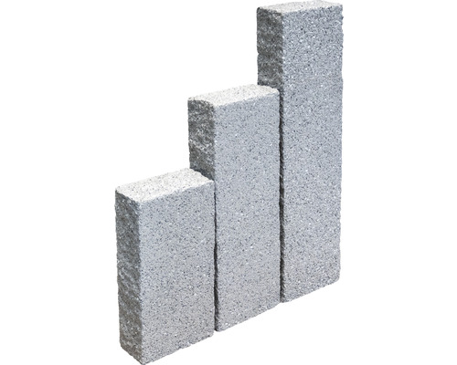 Drie grijze betonstenen van verschillende hoogte