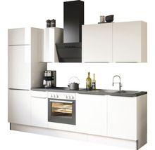 Keukenblok met koelkast, afzuigkap, fornuis en spoelbak voor het inrichten van een keuken.