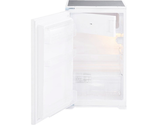 Open witte koelkast met schappen