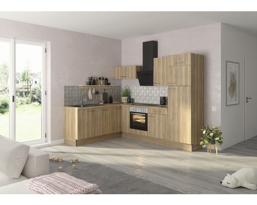 Lichte keuken met houtlook, afzuigkap en grijze tegels