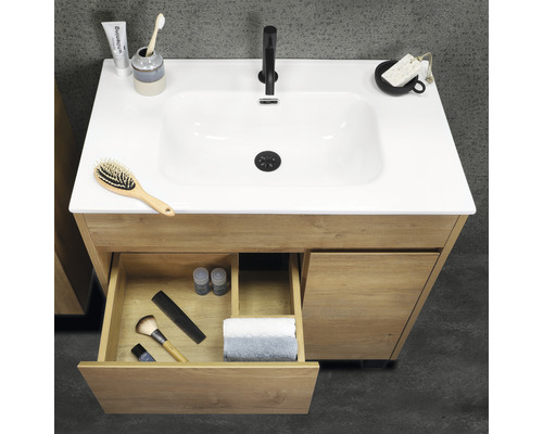 Houten wastafelmeubel met open lade en opzetwastafel