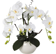Kunstmatige orchidee in een pot