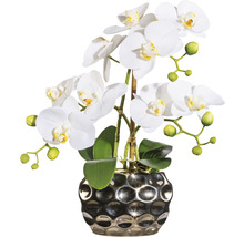 Kunstmatige orchidee in een zilverkleurige pot