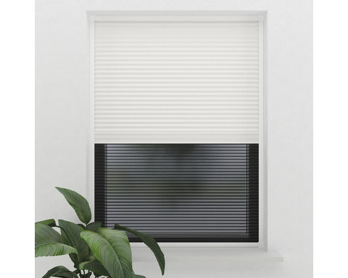 Wit plisségordijn op raam voor privacy en decoratie