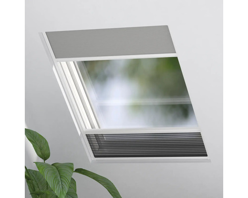 Dakvenster met plisségordijn voor verduistering