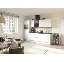 Lichte keuken met eettafel en keukenwagen