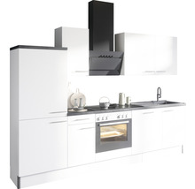 Moderne keuken met witte kasten, werkblad en afzuigkap
