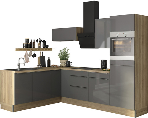 Moderne keuken met spoelbak, kookplaat, oven en afzuigkap