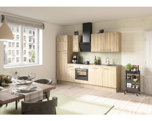 OPTIFIT Keukenblok met apparatuur Erik290 wild eiken mat 270x60 cm Lichte keuken met eettafel en stoelen in een woonkamer.