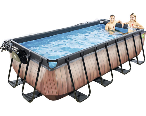 Rechthoekig framezwembad met houtlook en twee mensen in het water