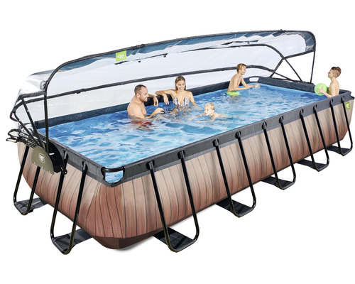 Rechthoekig opzetzwembad met overkapping en mensen die erin zwemmen