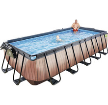 Rechthoekig frame zwembad met houtlook en twee personen in het water