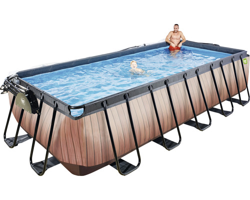 Rechthoekig frame zwembad met houtlook en twee personen in het water