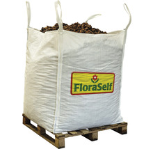 Grote zak boomschors op pallet met FloraSelf logo