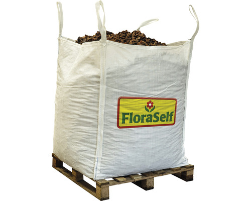 Grote zak boomschors op pallet met FloraSelf logo