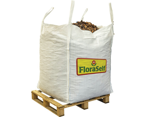 Big bag met houtsnippers op een pallet met FloraSelf logo